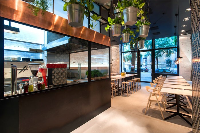 簡潔風格希臘味餐廳設計