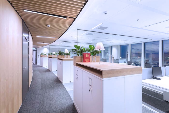 現(xiàn)代簡約辦公室動線過道設(shè)計