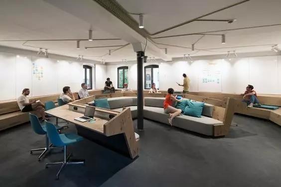 有這樣的會(huì)議室, 下班前突然開會(huì) ,沒(méi)關(guān)系.....