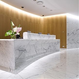 辦公室裝修中公司入戶進門出怎么旺風水?