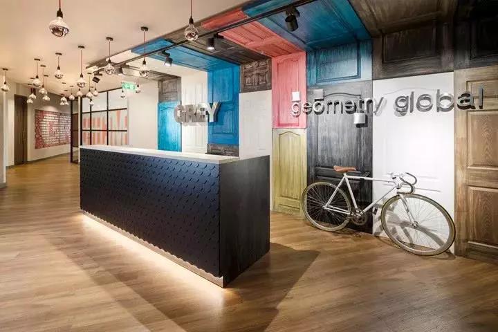 辦公室裝修設(shè)計(jì) 為什么有的客戶用強(qiáng)化地板？